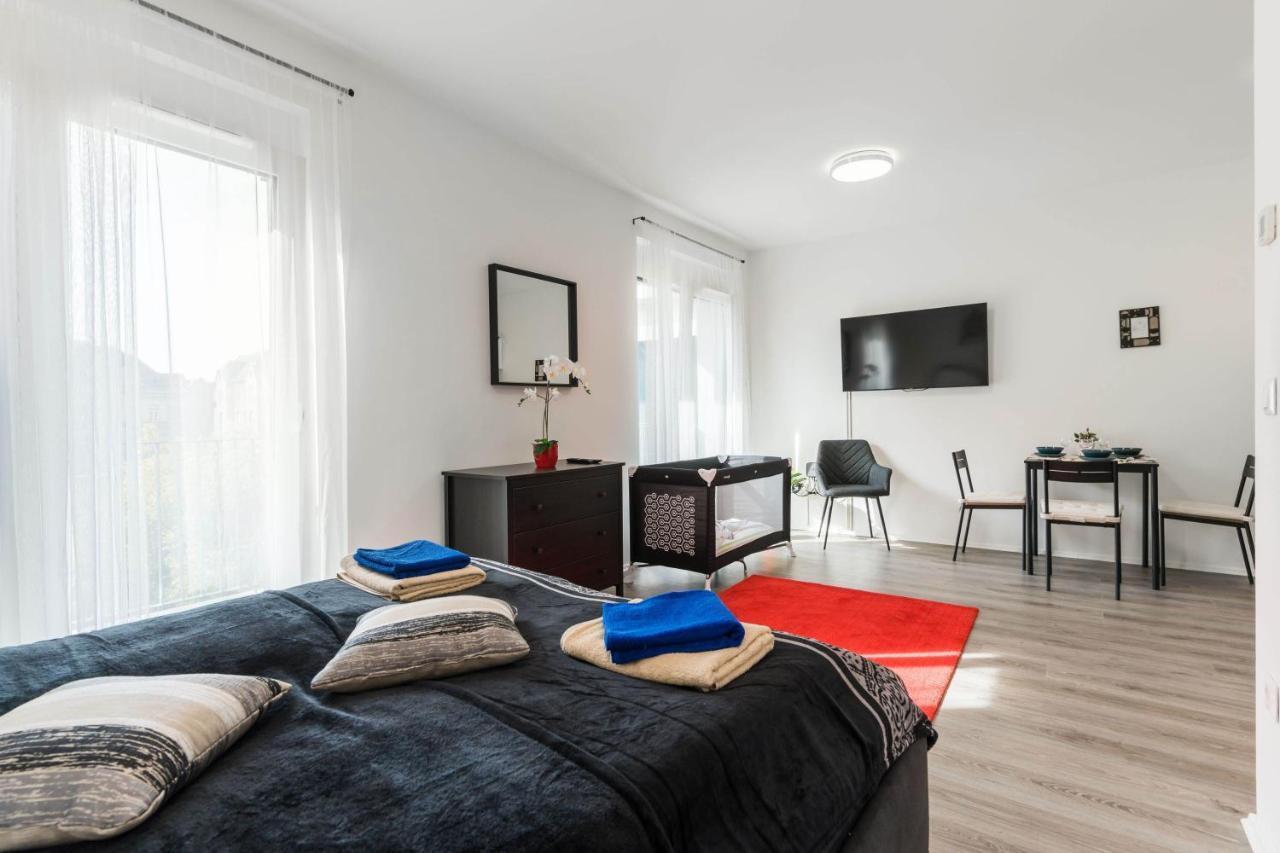 New Blue Danube Apartment With Balcony And Parking 布达佩斯 外观 照片