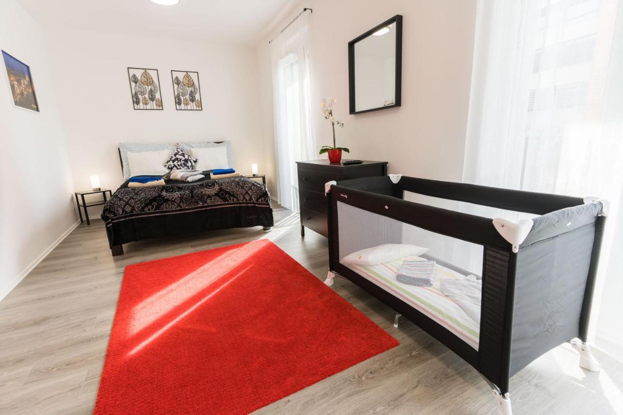 New Blue Danube Apartment With Balcony And Parking 布达佩斯 外观 照片