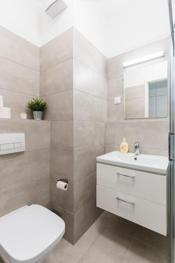 New Blue Danube Apartment With Balcony And Parking 布达佩斯 外观 照片