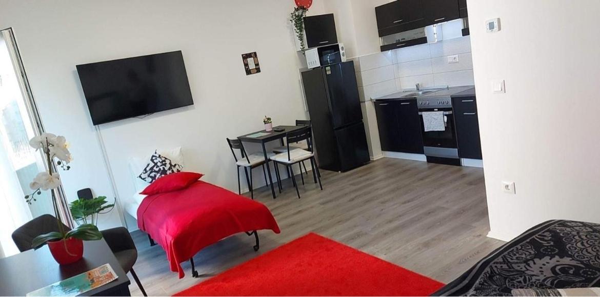 New Blue Danube Apartment With Balcony And Parking 布达佩斯 外观 照片