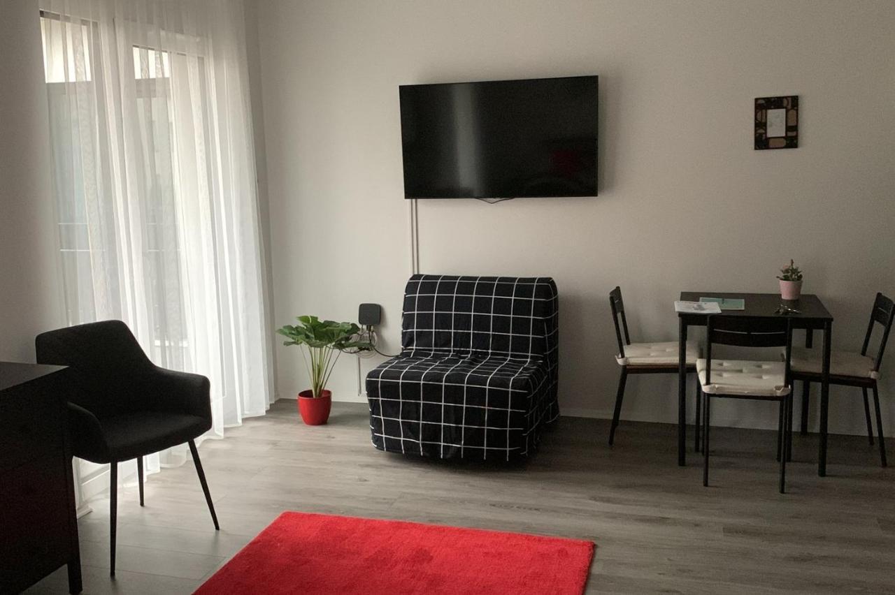 New Blue Danube Apartment With Balcony And Parking 布达佩斯 外观 照片