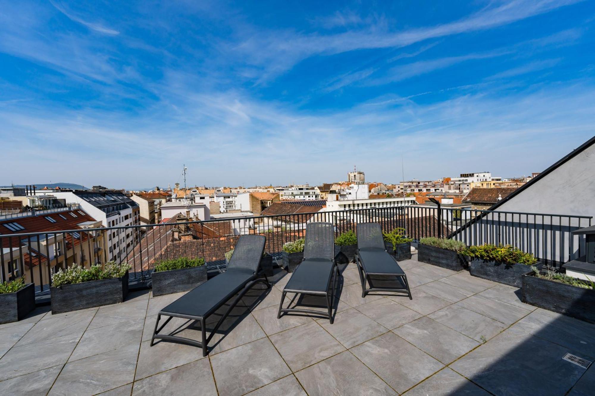 New Blue Danube Apartment With Balcony And Parking 布达佩斯 外观 照片